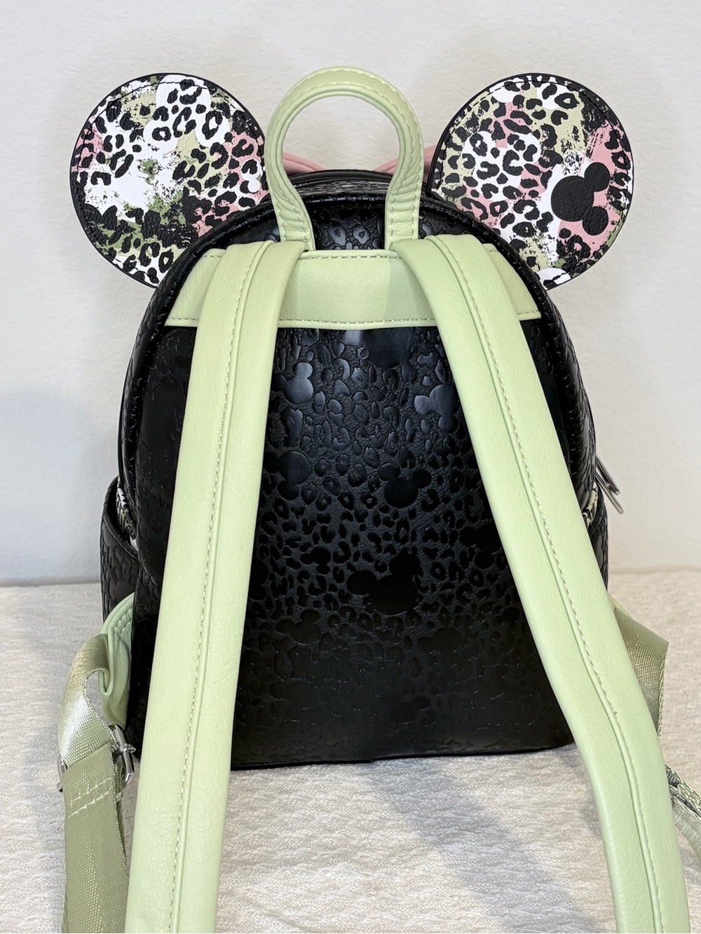 Disney x Loungefly Minnie Mouse Safari Mini Backpack - Picture 3 of 13